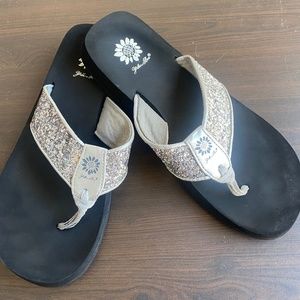 Yellowbox Silver Glitter Flip Flops - Size 10